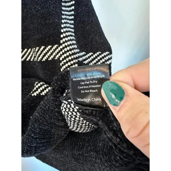 Vici Women's Black Polyester Long Sleeve Crew Neck Pullover Sweater Size Small - Picture 4 of 6